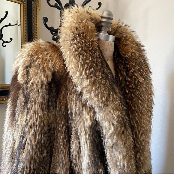 ♥️Luxurious Japanese Tanuki Fur Stroller Coat Vintage 1980s - Picture 4 of 16